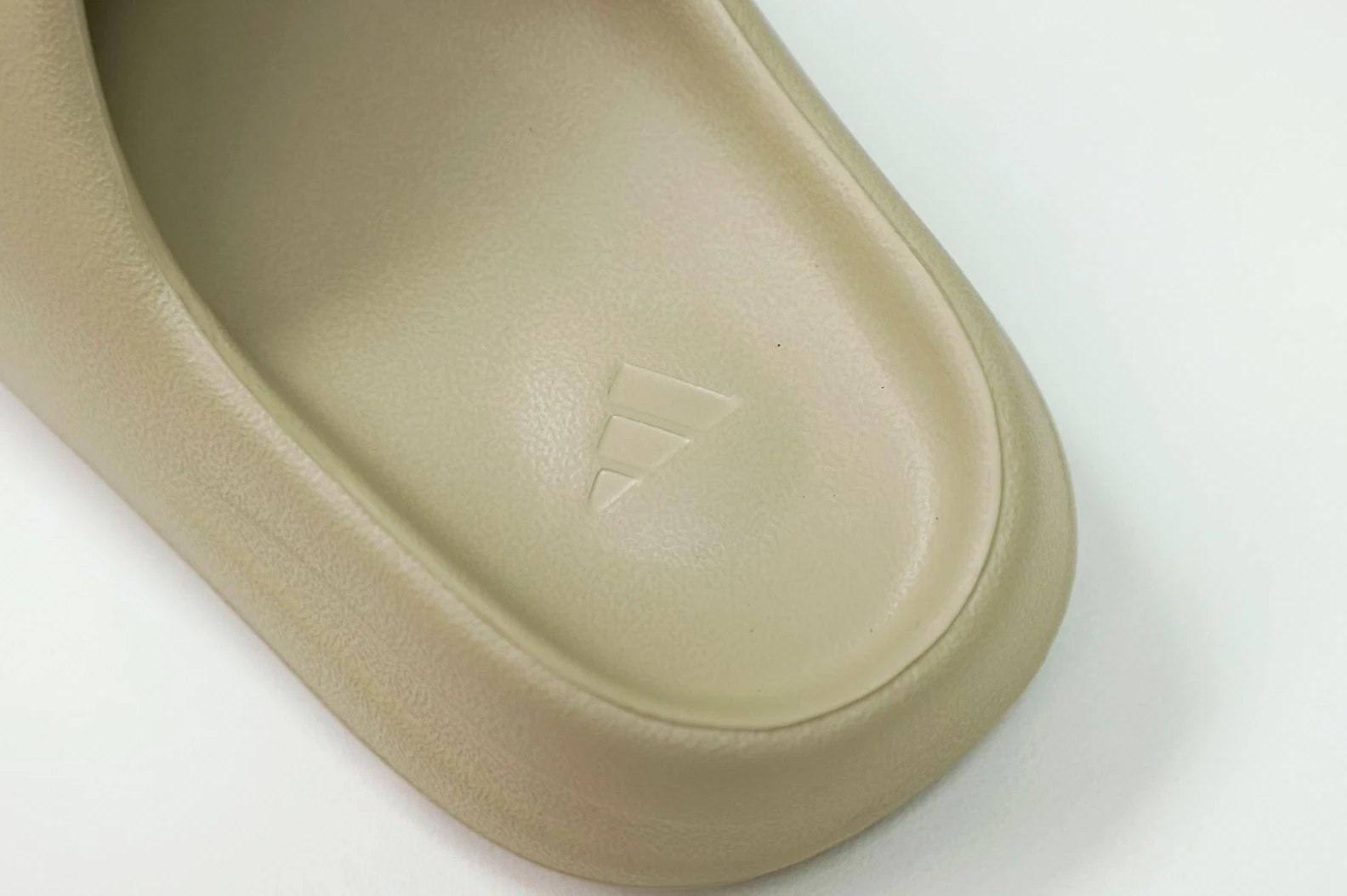 Kimikick YEEZY SLIDES GW ModernLook 16