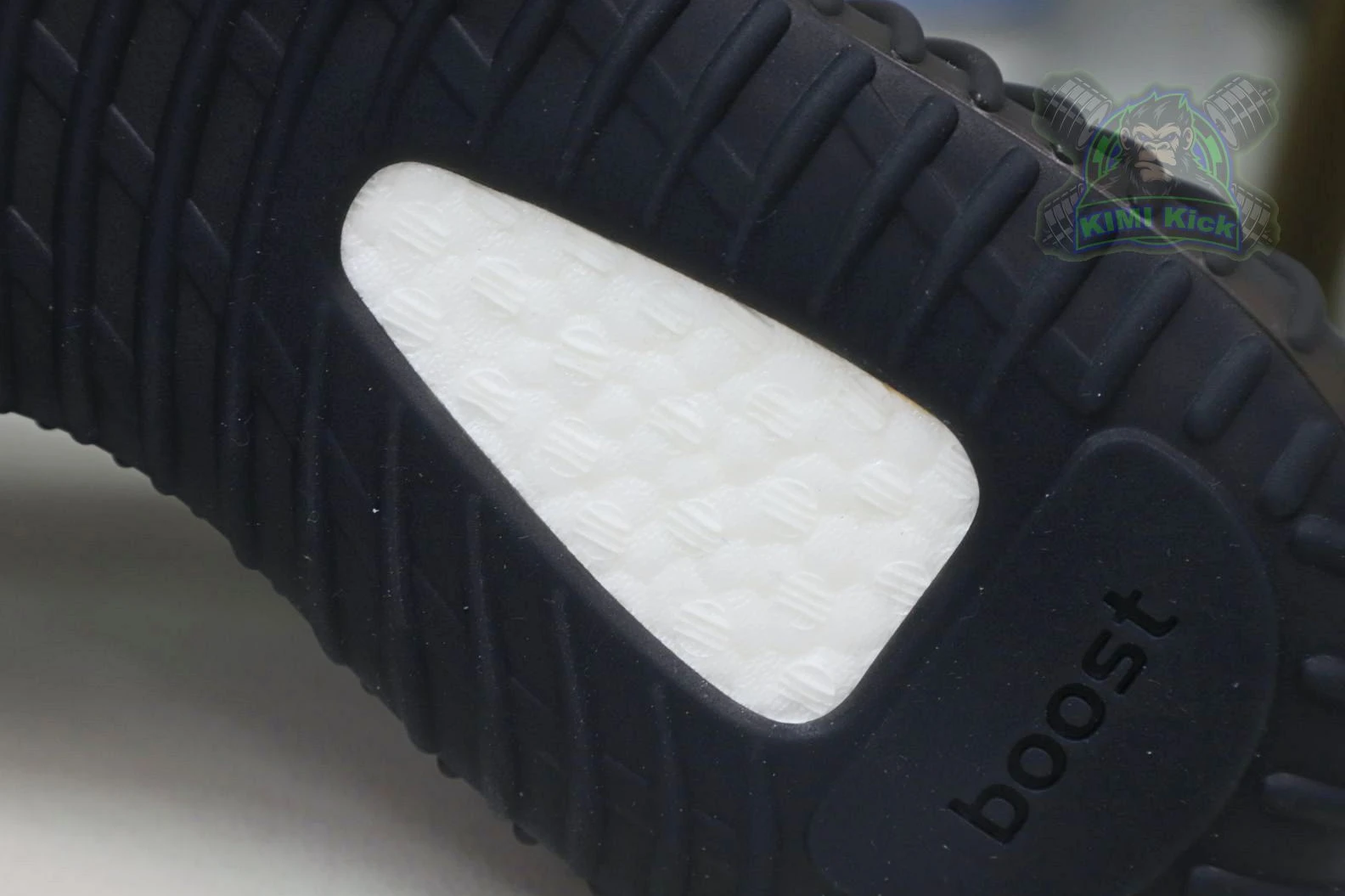 Kimikick originals Yeezy Boost 350 V2  3. StreetReady 7