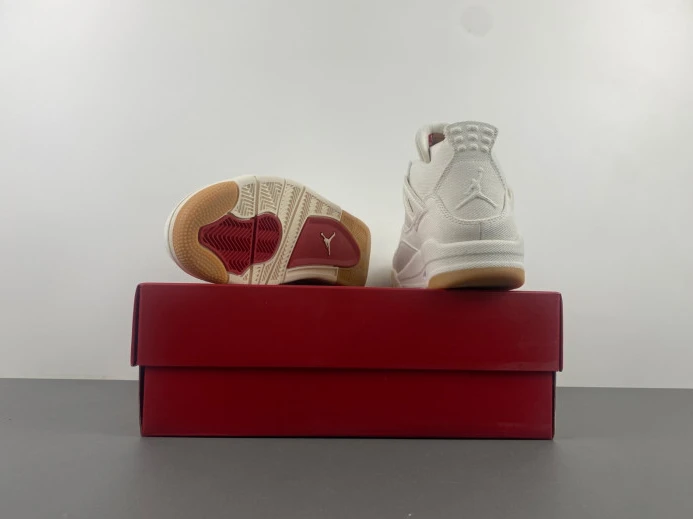 Levi's x Air Jordan 4 'White' AO2571- UrbanStyle 1071