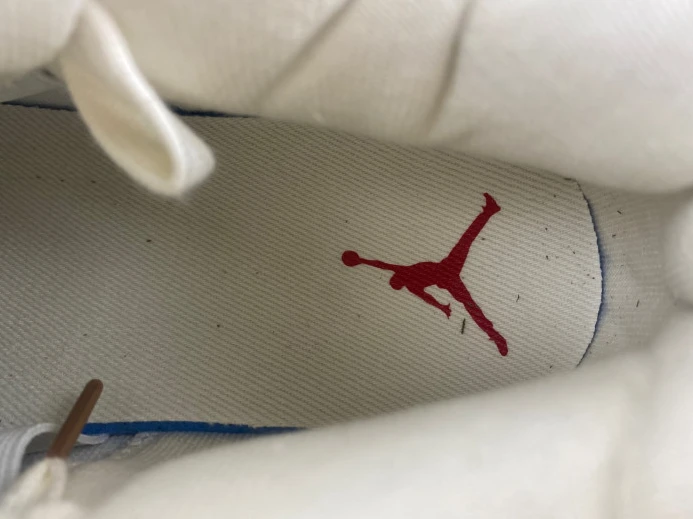Levi's x Air Jordan 4 'White' AO2571- UrbanStyle 1071