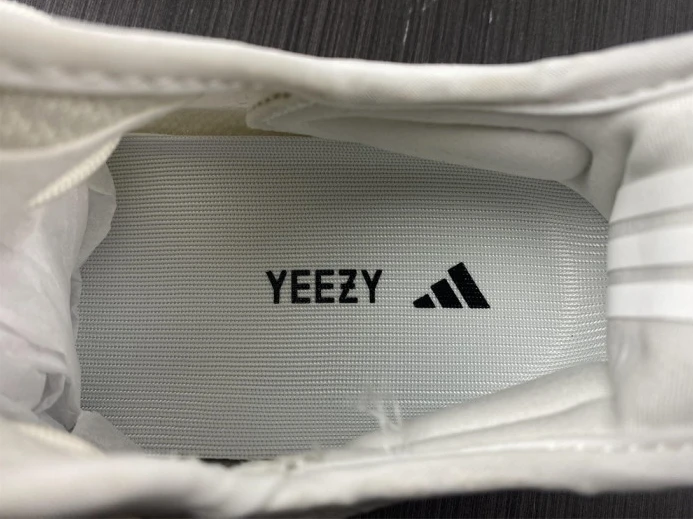 ModernLook Adidas Yeezy Boost 350 V2 CabBage HQ 305