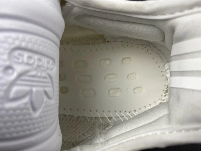 ModernLook Adidas Yeezy Boost 350 V2 CabBage HQ 305