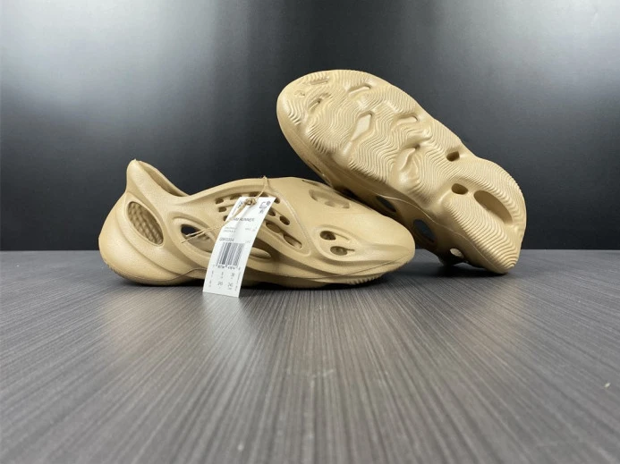 ModernLook Adidas Yeezy Foam RNNR Ochre GW 420