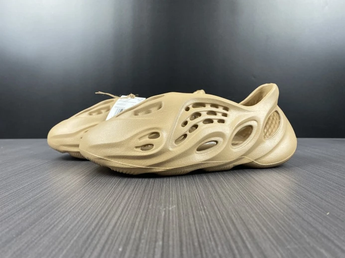 ModernLook Adidas Yeezy Foam RNNR Ochre GW 420