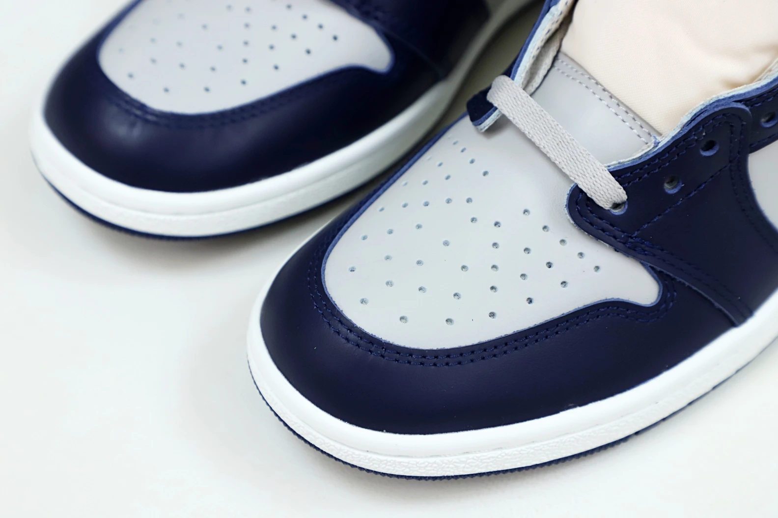 ModernLook Kimikick Jordan Air Jordan 1 high 1909