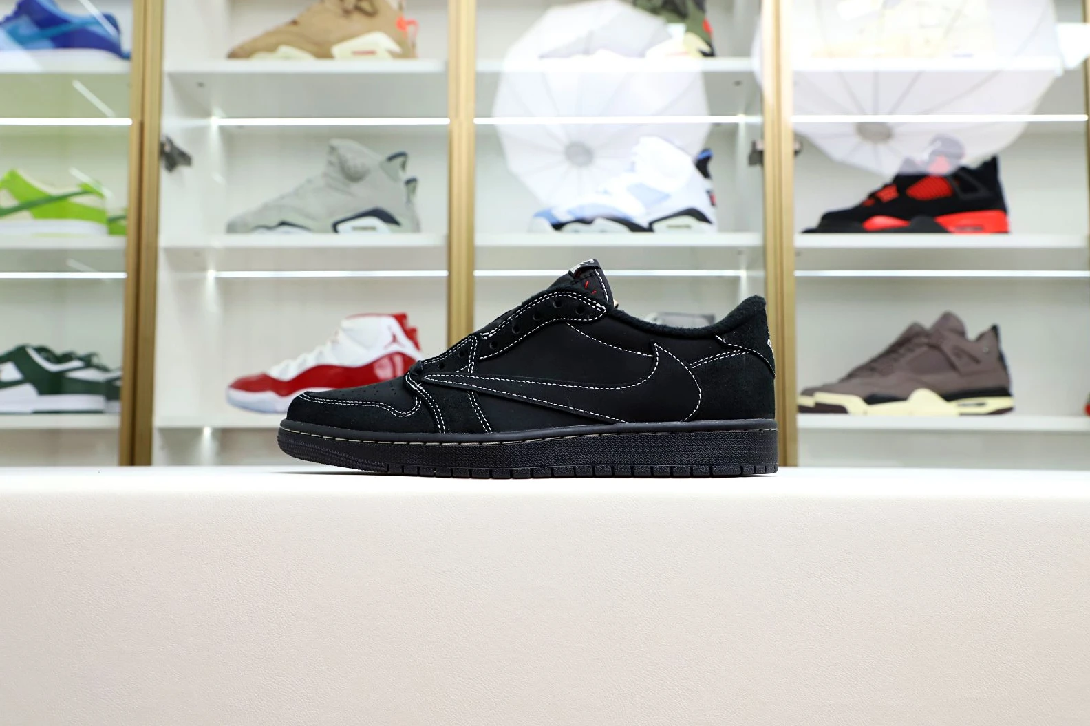 ModernLook Kimikick TRAVIS SCOTT X NIKE AIR JORDAN 1 LOW OG “BLACK PHANTOM” 3508