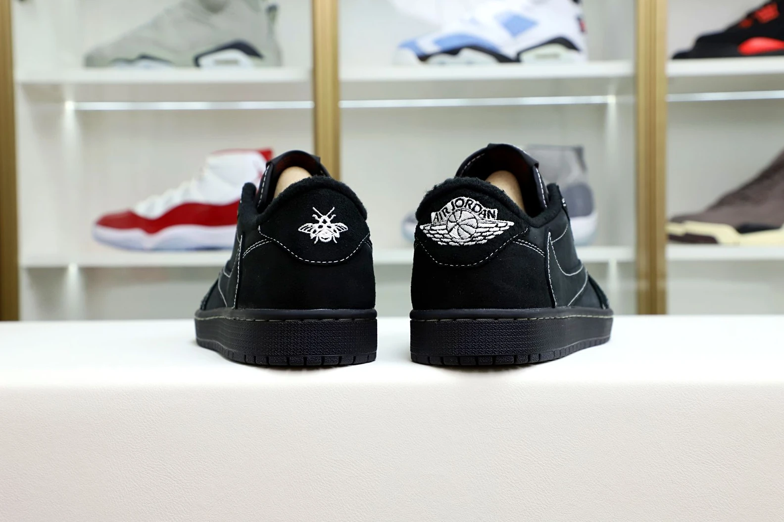 ModernLook Kimikick TRAVIS SCOTT X NIKE AIR JORDAN 1 LOW OG “BLACK PHANTOM” 3508