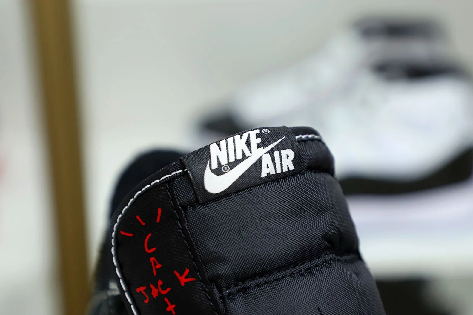 ModernLook Kimikick TRAVIS SCOTT X NIKE AIR JORDAN 1 LOW OG “BLACK PHANTOM” 3508