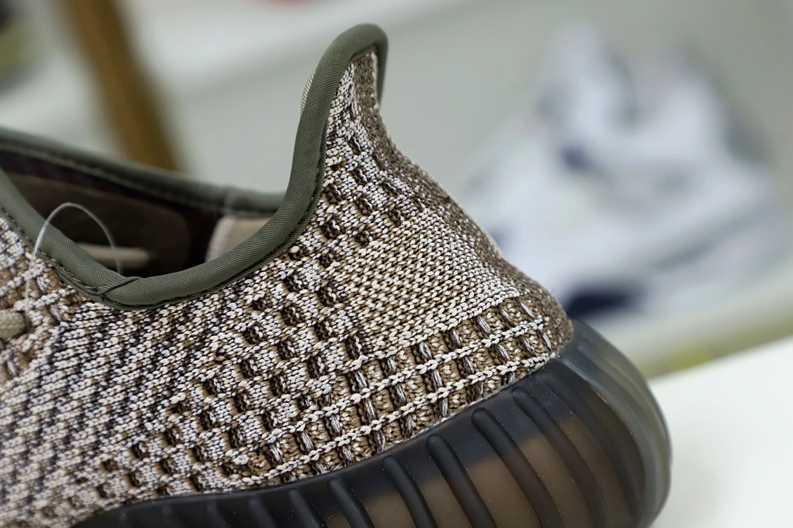 ModernLook Kimikick YEEZY BOOST 350 V2 'ASH STONE' 77