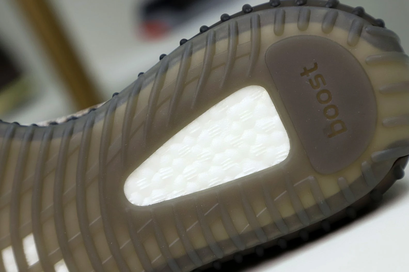 ModernLook Kimikick YEEZY BOOST 350 V2 'ASH STONE' 77