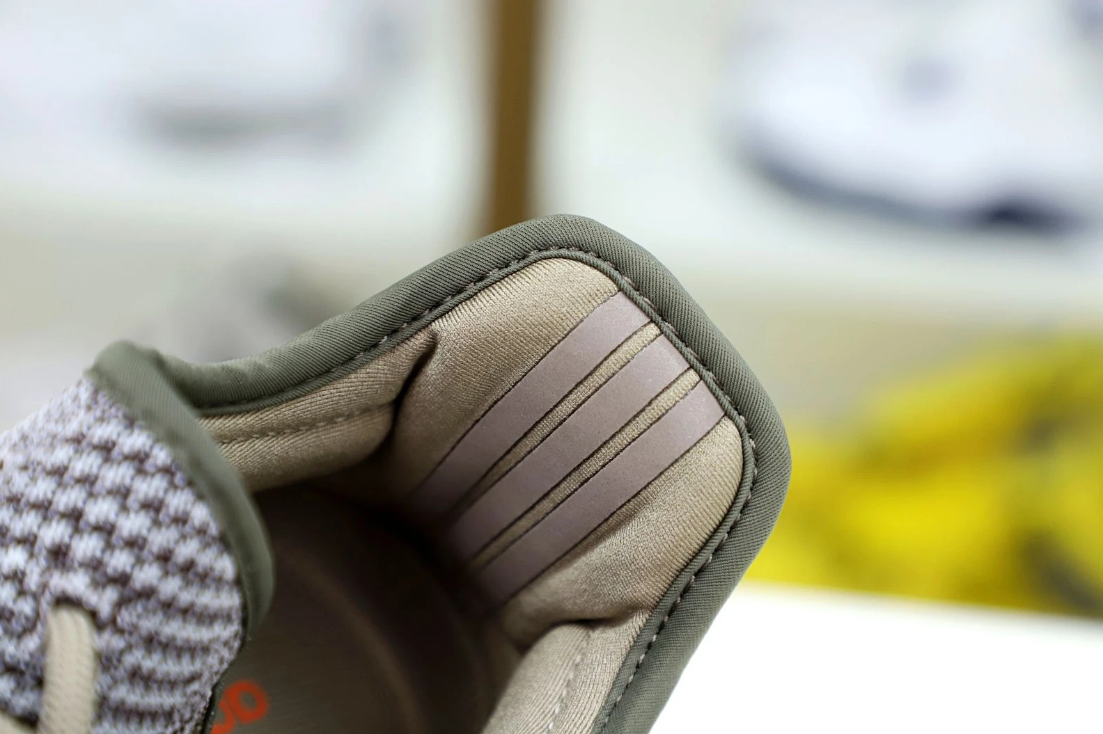 ModernLook Kimikick YEEZY BOOST 350 V2 'ASH STONE' 77