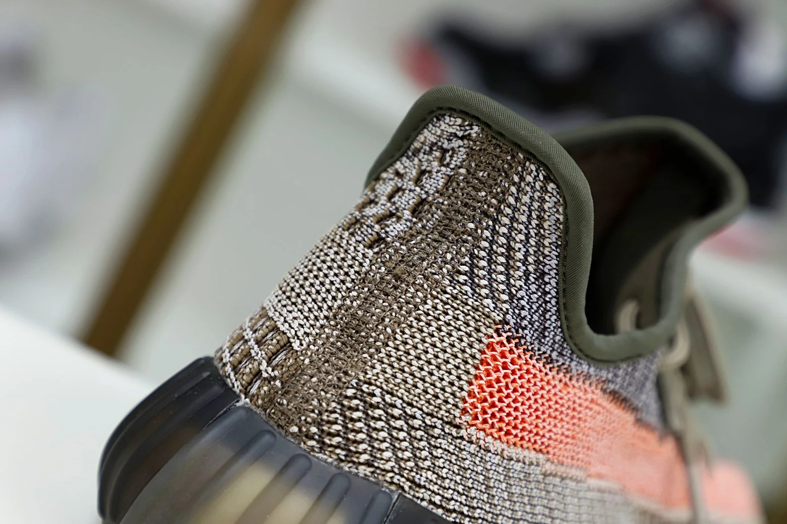 ModernLook Kimikick YEEZY BOOST 350 V2 'ASH STONE' 77