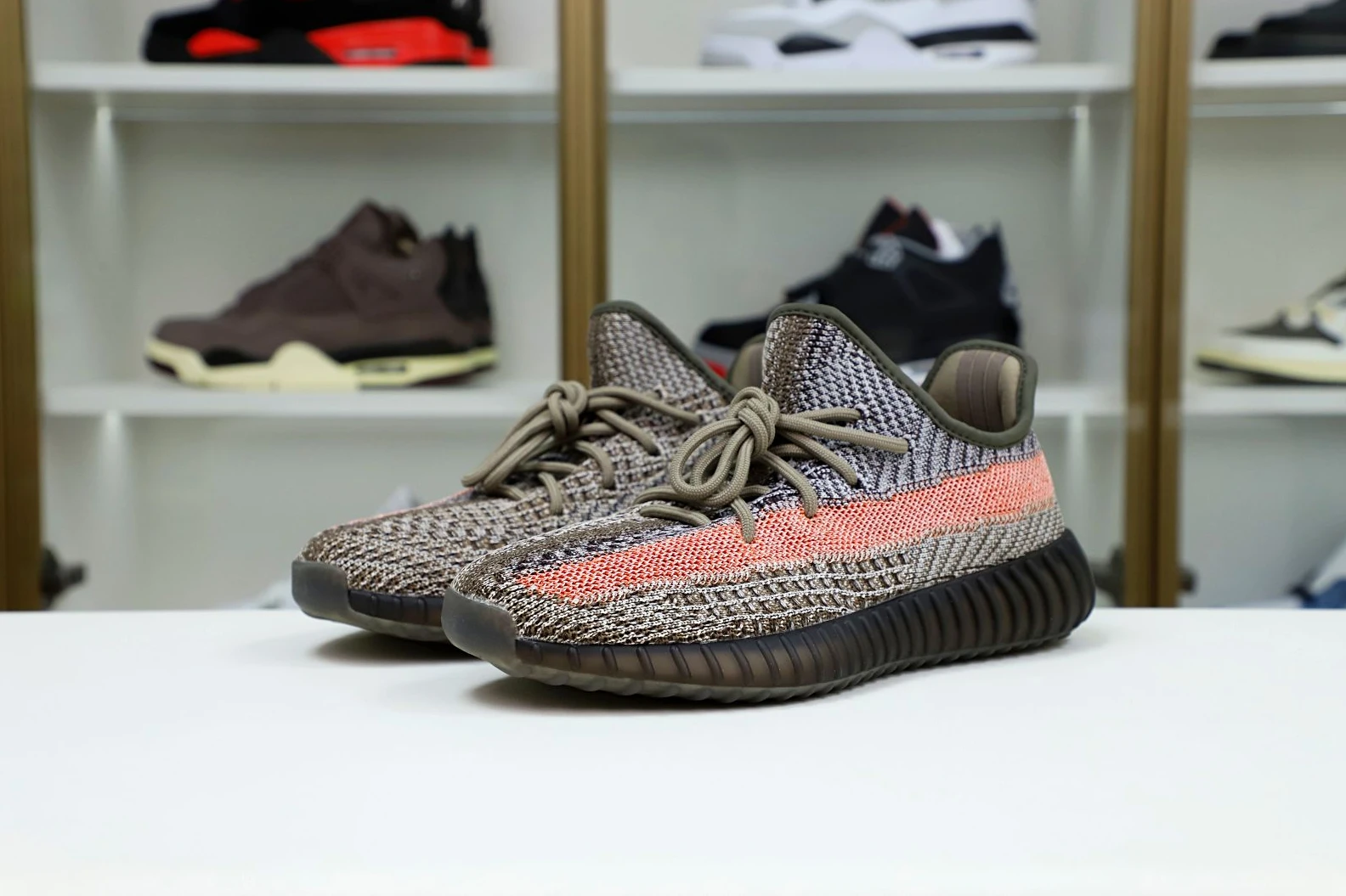 ModernLook Kimikick YEEZY BOOST 350 V2 'ASH STONE' 77