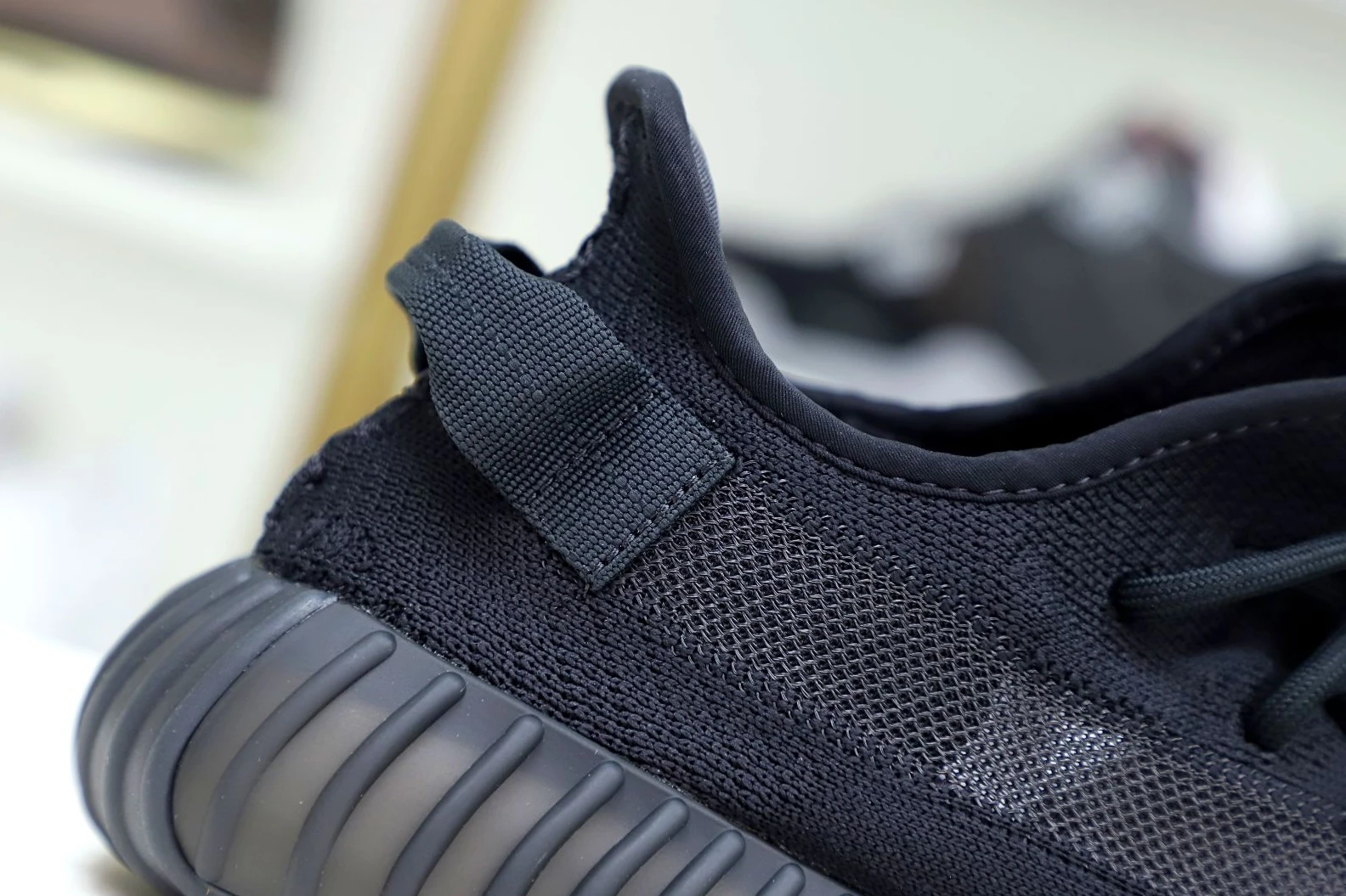 ModernLook Kimikick YEEZY BOOST 350 V2 ONYX 66