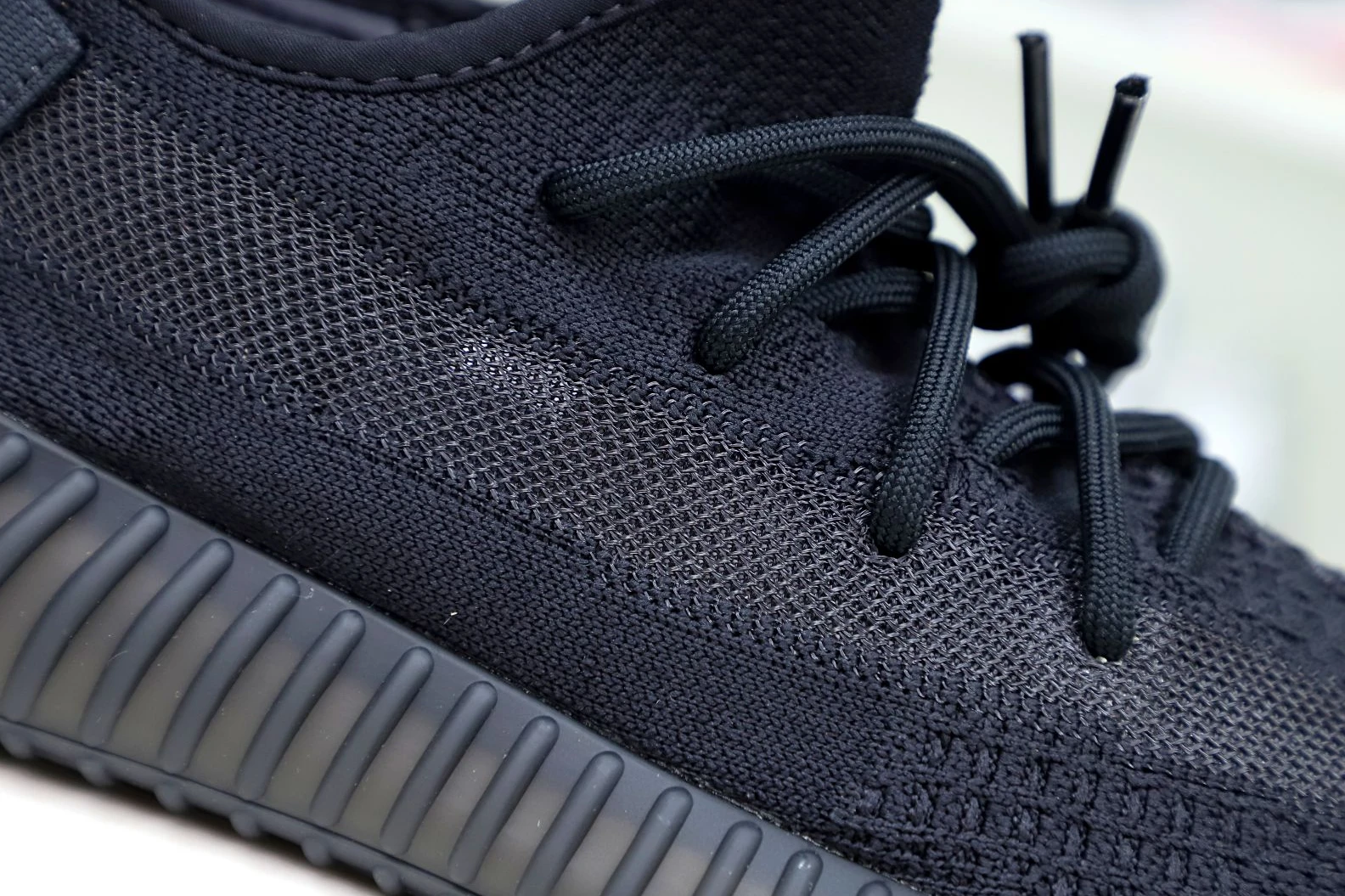 ModernLook Kimikick YEEZY BOOST 350 V2 ONYX 66