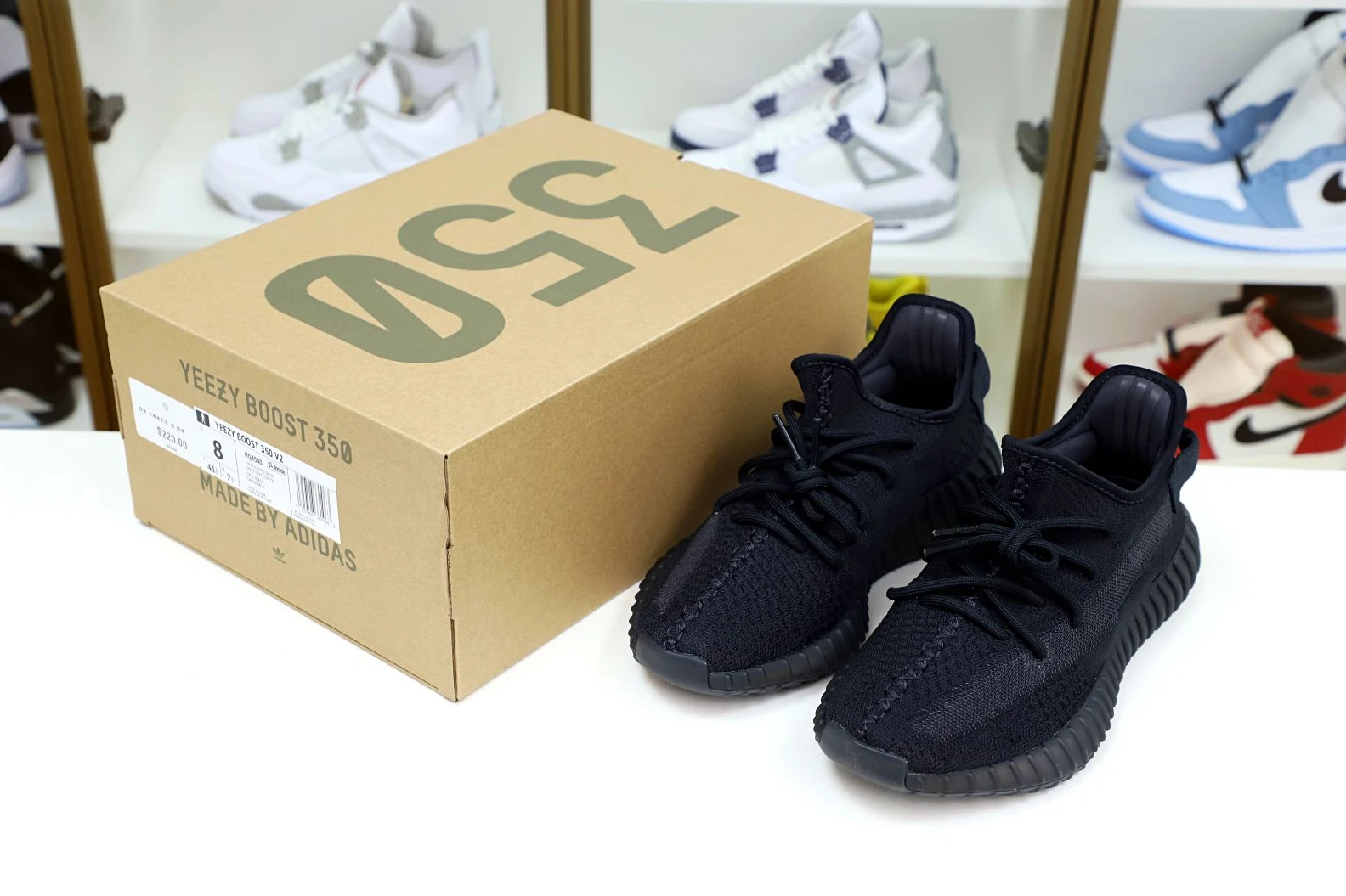 ModernLook Kimikick YEEZY BOOST 350 V2 ONYX 66
