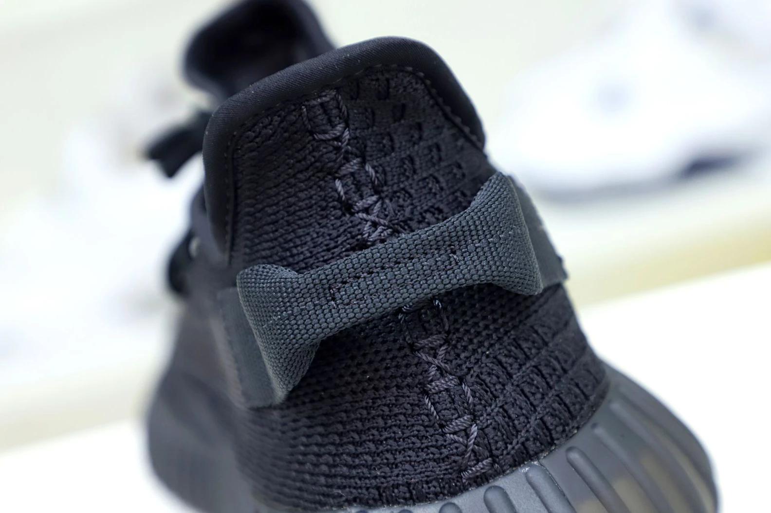 ModernLook Kimikick YEEZY BOOST 350 V2 ONYX 66