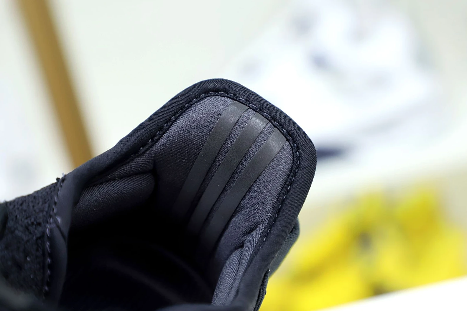 ModernLook Kimikick YEEZY BOOST 350 V2 ONYX 66
