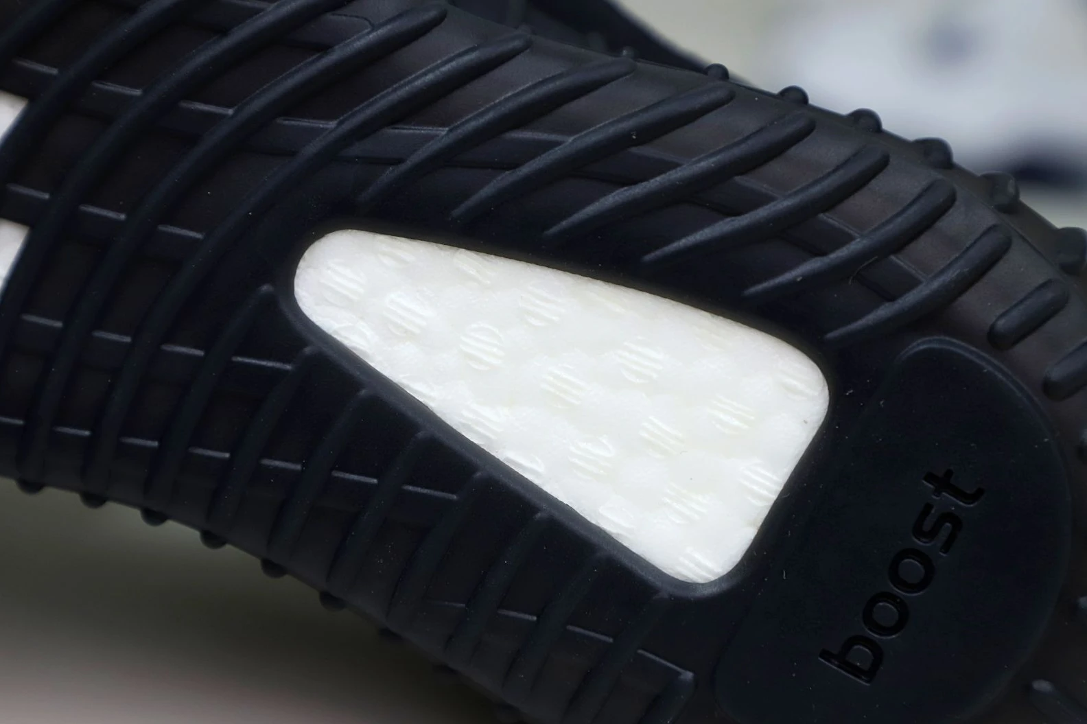 ModernLook Kimikick YEEZY BOOST 350 V2 ONYX 66