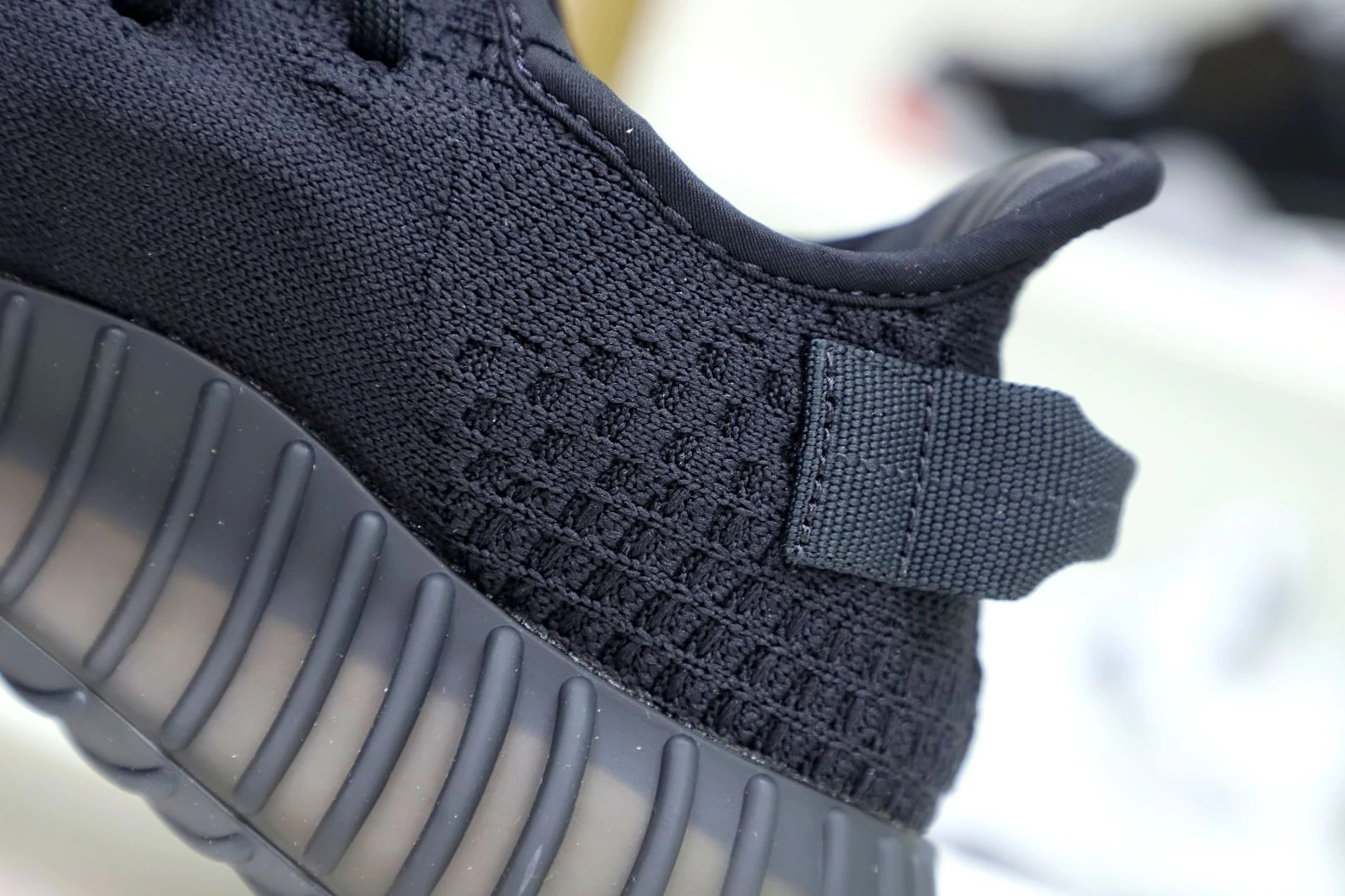 ModernLook Kimikick YEEZY BOOST 350 V2 ONYX 66