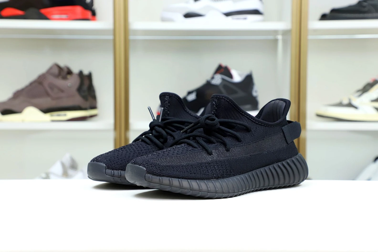 ModernLook Kimikick YEEZY BOOST 350 V2 ONYX 66