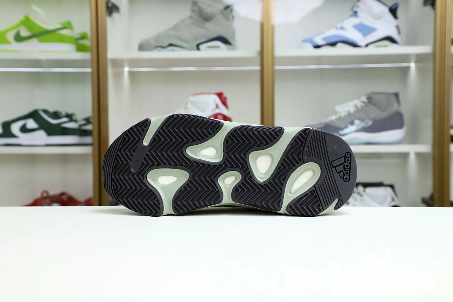 ModernLook Kimikick YEEZY BOOST 700 SALT 61
