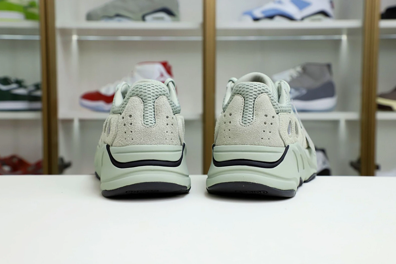 ModernLook Kimikick YEEZY BOOST 700 SALT 61