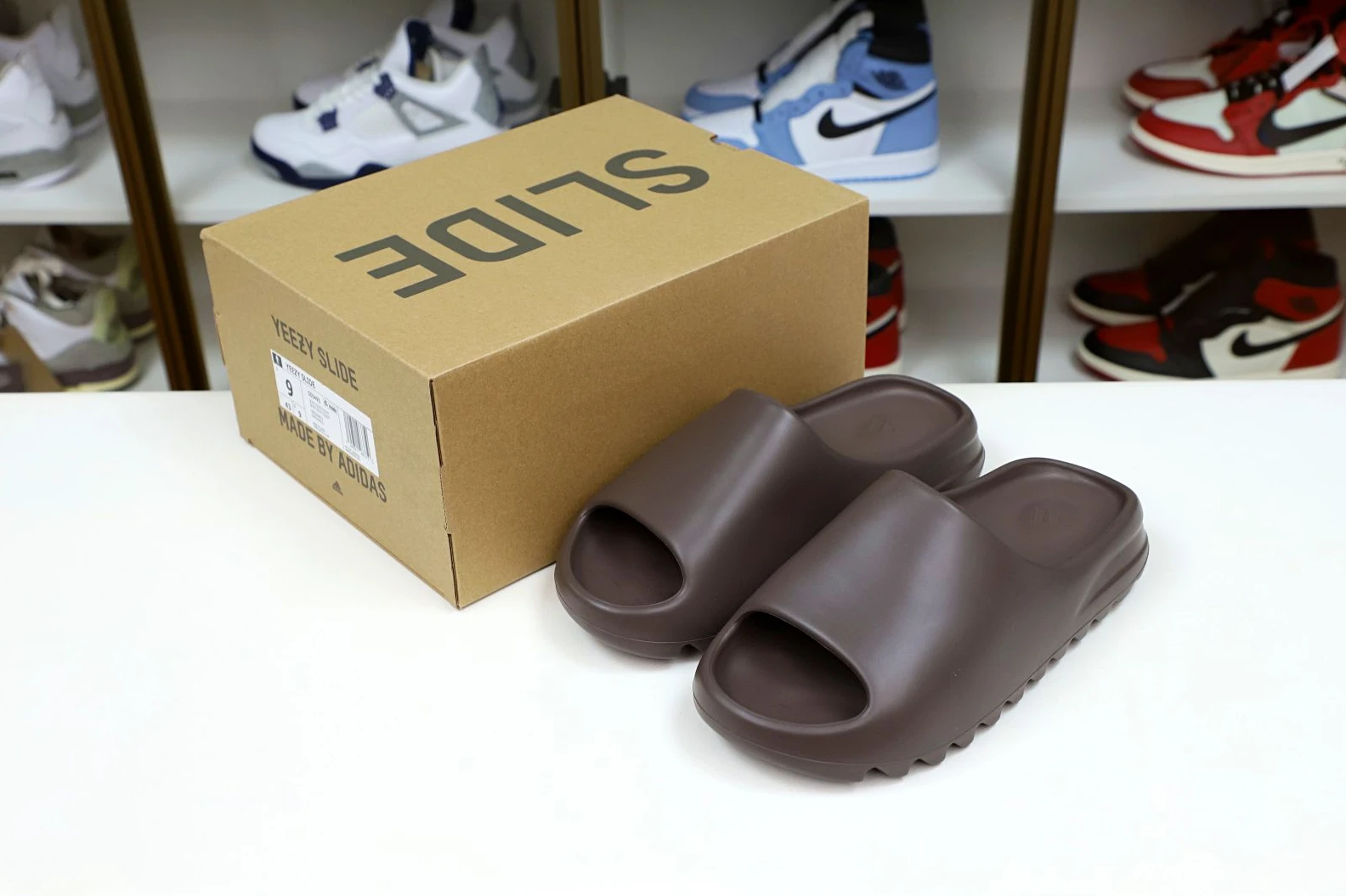 ModernLook Kimikick YEEZY SLIDES G 64