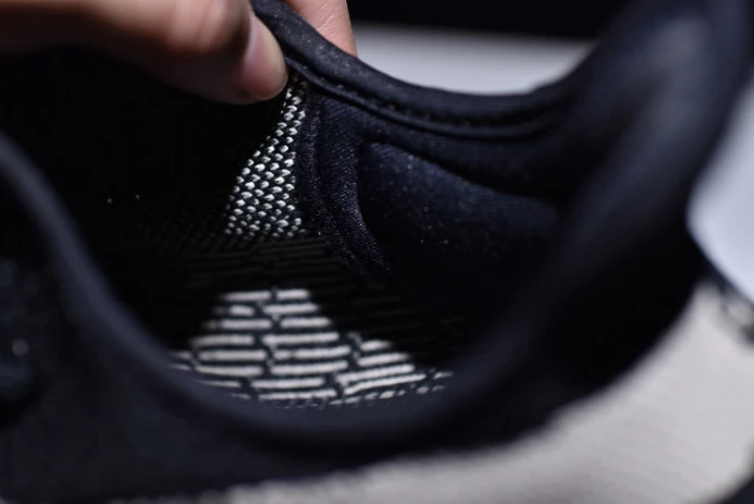 ModernLook ad*s yeezy boost 350 v2 oreo white black by 256