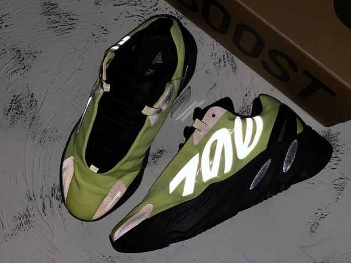 ModernLook ad*s yeezy boost 700 mnvn phosphor fy 192