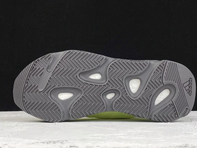 ModernLook ad*s yeezy boost 700 mnvn phosphor fy 192
