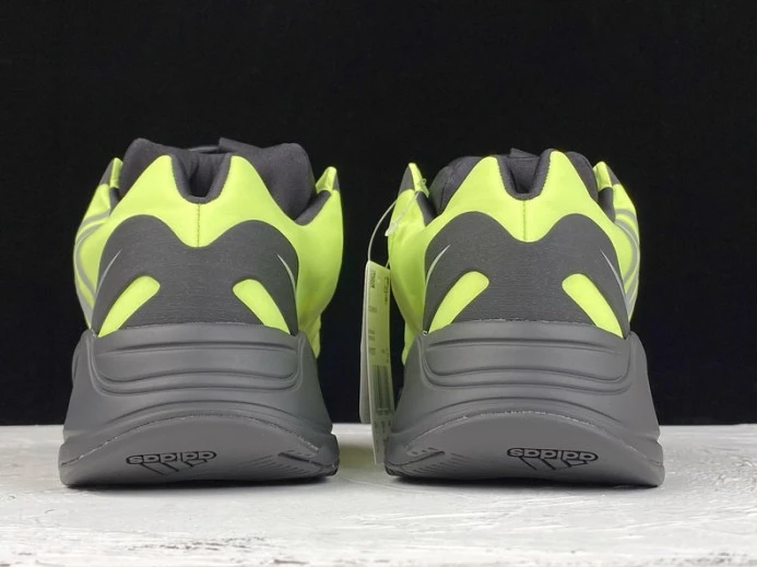 ModernLook ad*s yeezy boost 700 mnvn phosphor fy 192