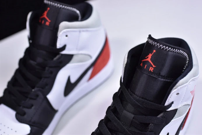 ModernLook air jordan 1 mid se union black toe 852542- 1239