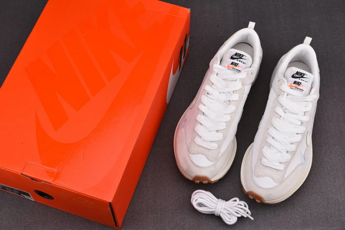 ModernLook nike vaporwaffle sacai sail gum dd1875- 3319