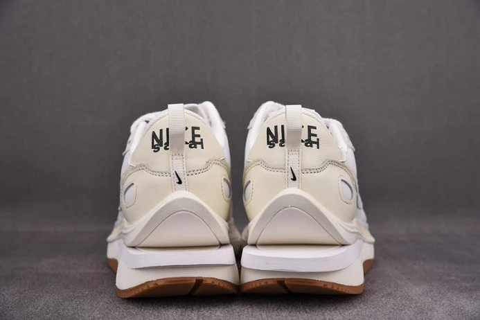 ModernLook nike vaporwaffle sacai sail gum dd1875- 3319