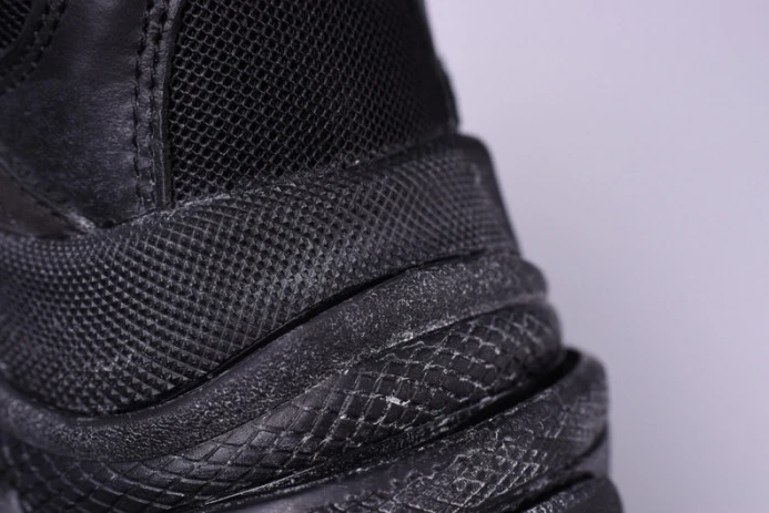 ModernLook triples trainer sneakers 2046