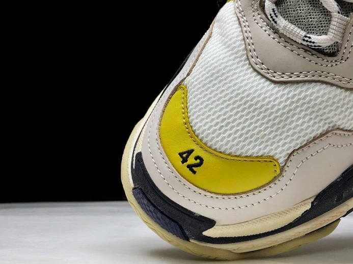NewStyle BLCG Triple S DSM 483513-W06F1- 2539