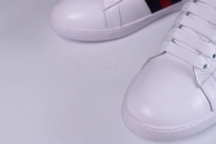 NewStyle GUCC ACE EMBROIDERED LOW-TOP SNEAKER WITH LOVED 497090 DOPE0 2939