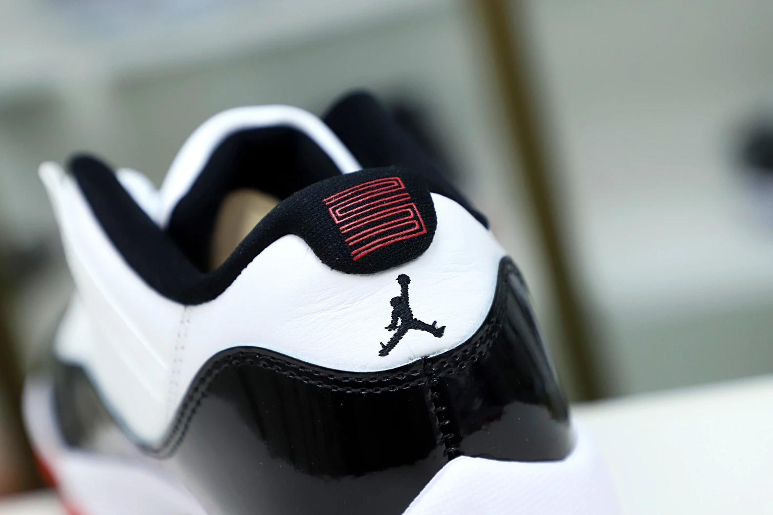 NewStyle Kimikick AIR JORDAN 11 LOW WHITE BRED 1930
