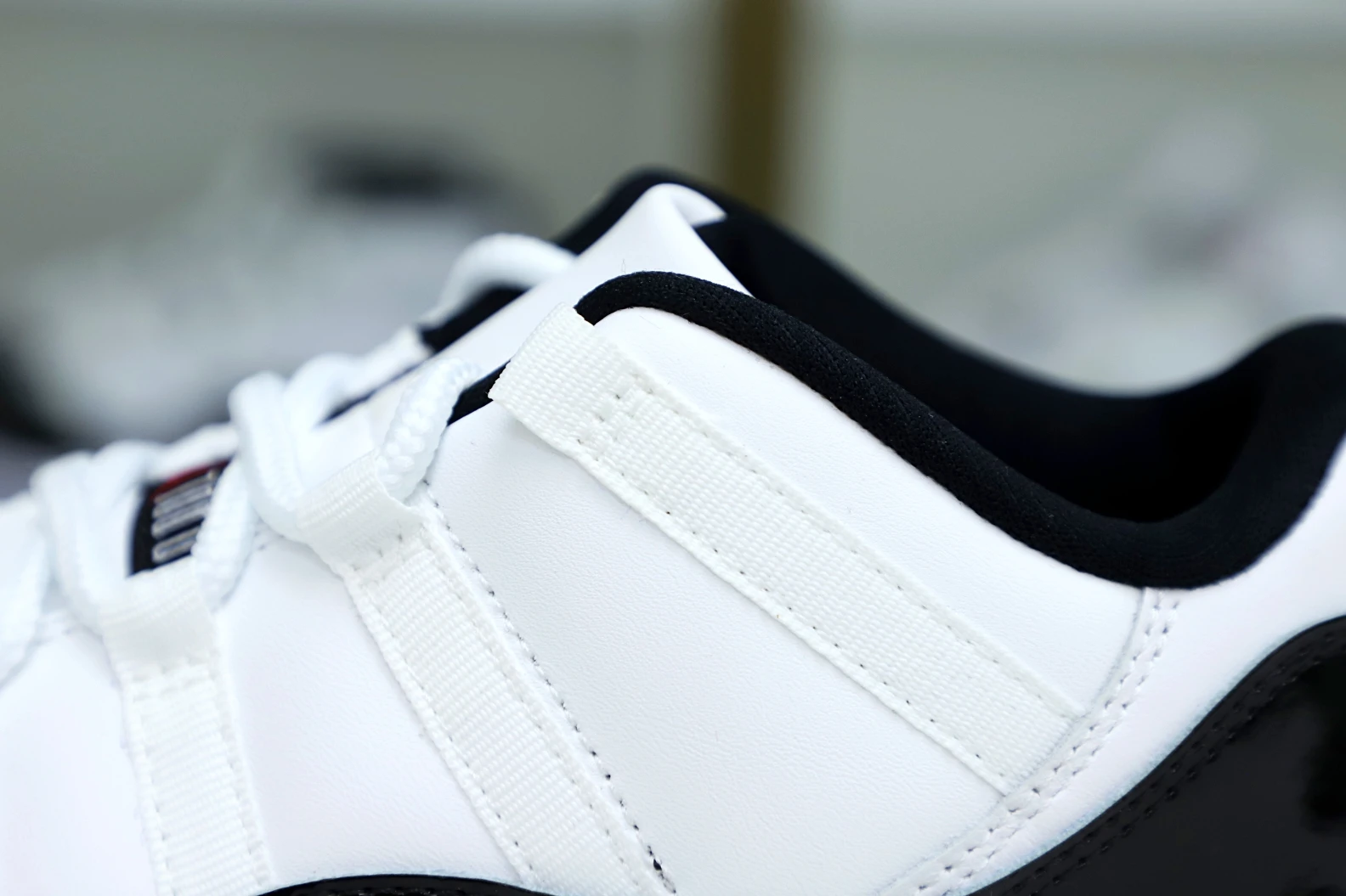 NewStyle Kimikick AIR JORDAN 11 LOW WHITE BRED 1930