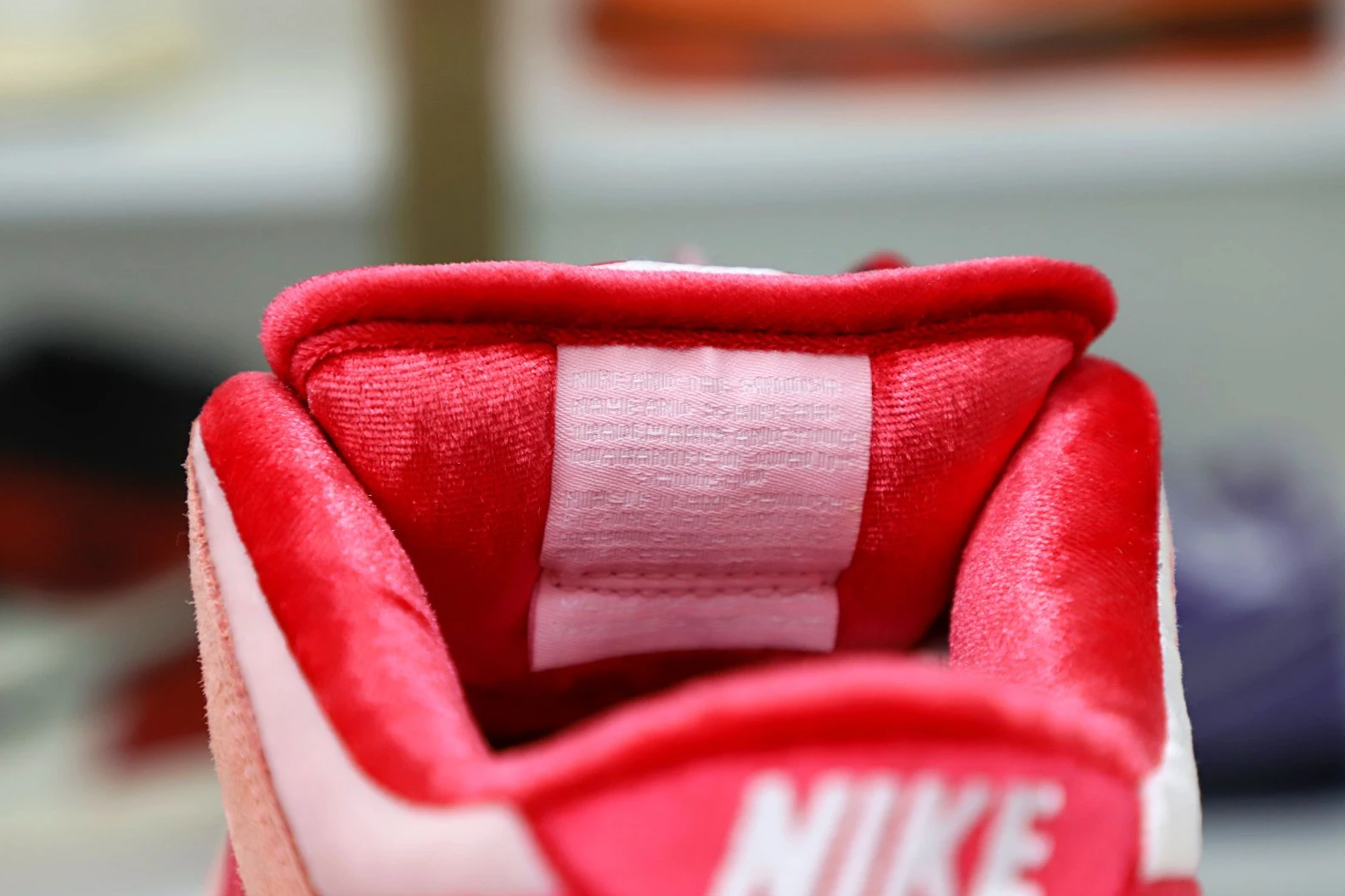 NewStyle Kimikick STRANGELOVE X DUNK LOW SB 'VALENTINE'S DAY' 3533