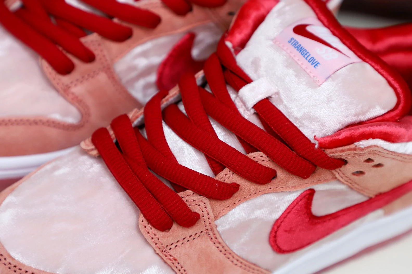 NewStyle Kimikick STRANGELOVE X DUNK LOW SB 'VALENTINE'S DAY' 3533