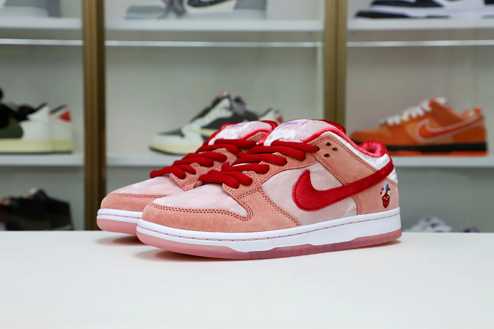 NewStyle Kimikick STRANGELOVE X DUNK LOW SB 'VALENTINE'S DAY' 3533