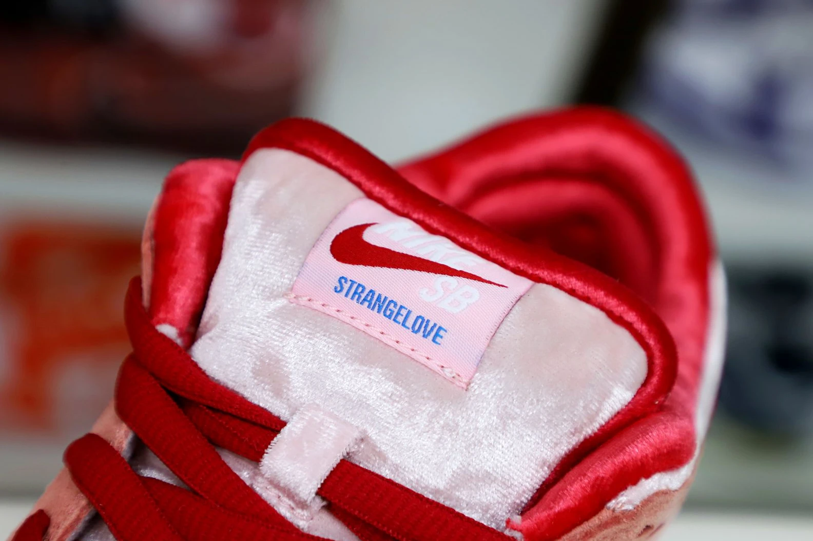 NewStyle Kimikick STRANGELOVE X DUNK LOW SB 'VALENTINE'S DAY' 3533