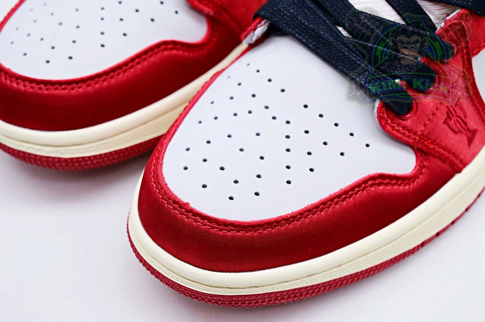 NewStyle Kimikick Trophy Room x Jordan Air Jordan 1 Low OG “Away” 1868