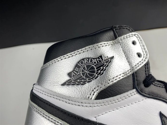 NewStyle air jordan 1 silver toe cd0461- 1225