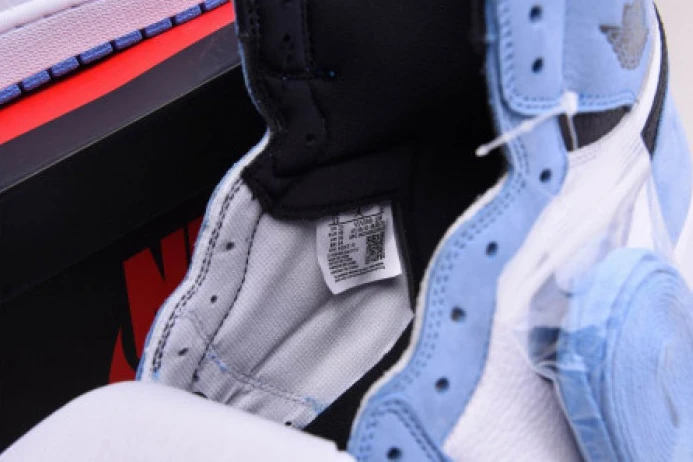 Popular AIR JORDAN 1 RETRO HIGH WHITE UNIVERSITY BLUE BLACK 555088- 840