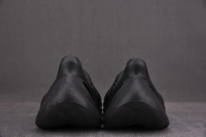 Popular Adidas Yeezy Foam RNNR Onyx HP 401