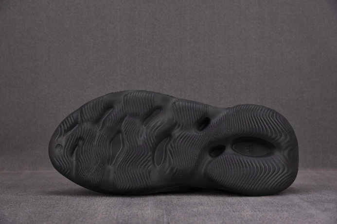 Popular Adidas Yeezy Foam RNNR Onyx HP 401