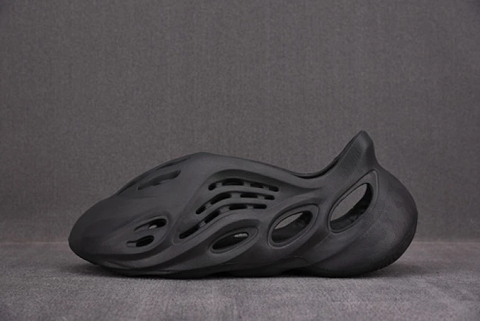 Popular Adidas Yeezy Foam RNNR Onyx HP 401